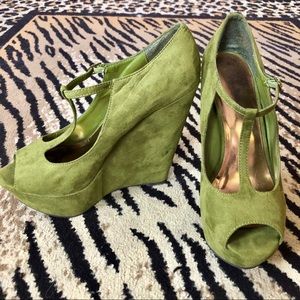Breckelles green t-strap wedge 6” tall 👠